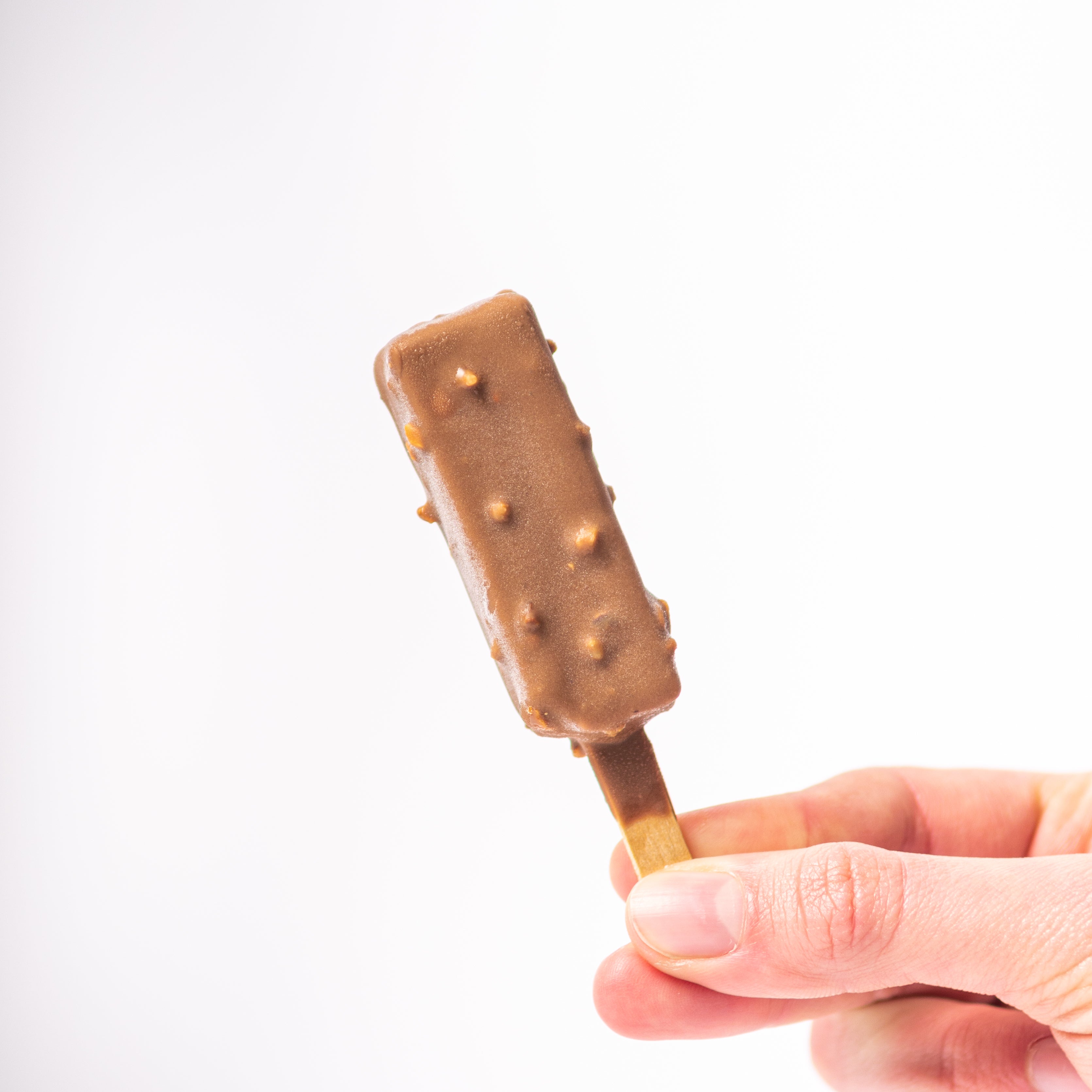Mini frisco vanille omhuld met melkchocolade met nootjes 12st.